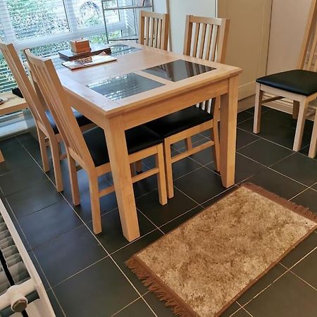 3 Bedroom Home Near Windsor Castle, Legoland, & Heathrow Slough Exterior foto