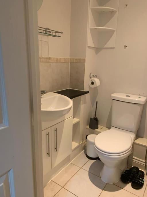 3 Bedroom Home Near Windsor Castle, Legoland, & Heathrow Slough Exterior foto