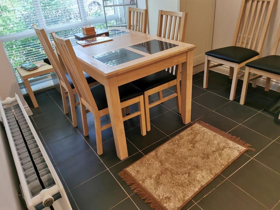 3 Bedroom Home Near Windsor Castle, Legoland, & Heathrow Slough Exterior foto