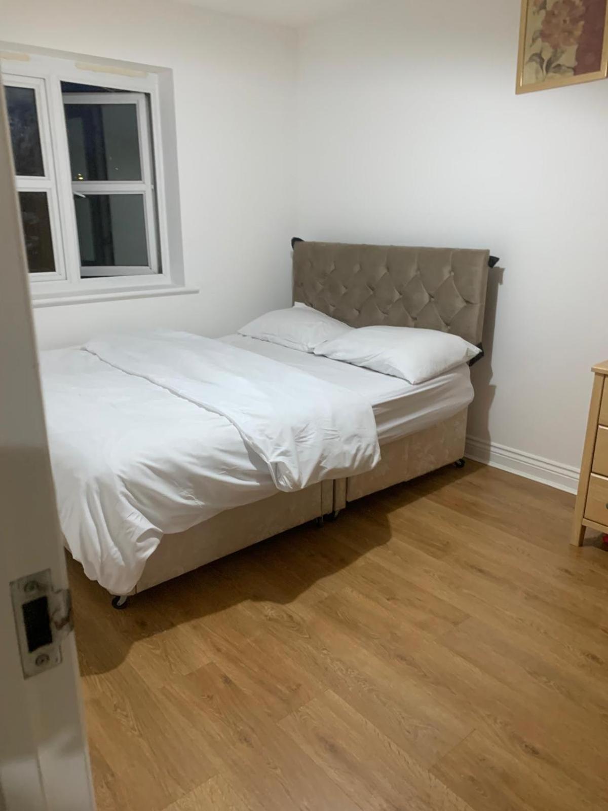 3 Bedroom Home Near Windsor Castle, Legoland, & Heathrow Slough Exterior foto